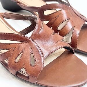 Naturalizer 8.5 M Women’s leather butterfly block-heel open-toe sandals slides